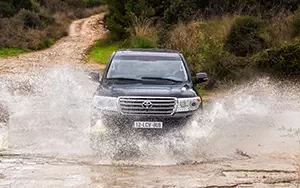   Toyota Land Cruiser 200 - 2012