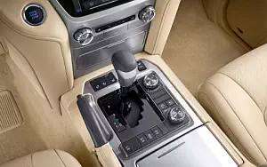   Toyota Land Cruiser 200 - 2015
