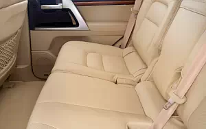   Toyota Land Cruiser 200 - 2015