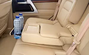   Toyota Land Cruiser 200 - 2015