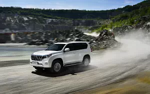   Toyota Land Cruiser Prado - 2013