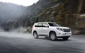   Toyota Land Cruiser Prado - 2013