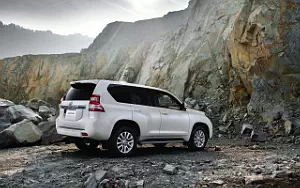   Toyota Land Cruiser Prado - 2013