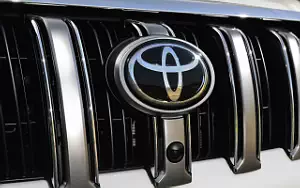   Toyota Land Cruiser Prado - 2013