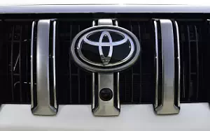   Toyota Land Cruiser Prado - 2013