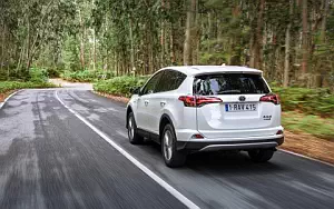   Toyota RAV4 Hybrid - 2016