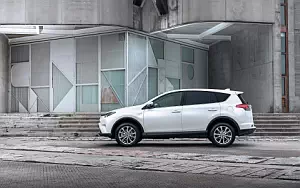   Toyota RAV4 Hybrid - 2016