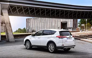   Toyota RAV4 Hybrid - 2016