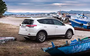   Toyota RAV4 Hybrid - 2016