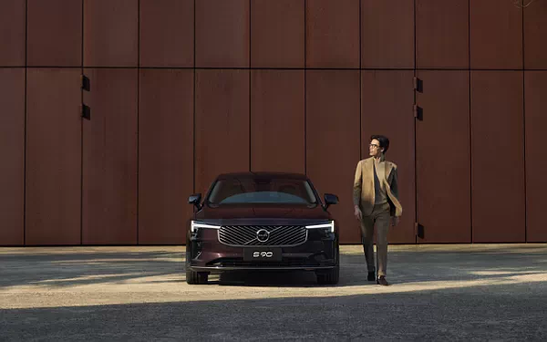   Volvo S90 T8 Recharge China-spec - 2025