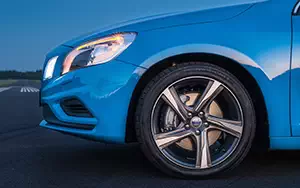   Volvo S60 T6 AWD R-Design - 2013