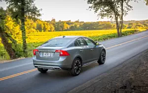   Volvo S60 T5 AWD Cross Country US-spec - 2016