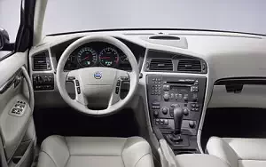   Volvo V70 - 2004
