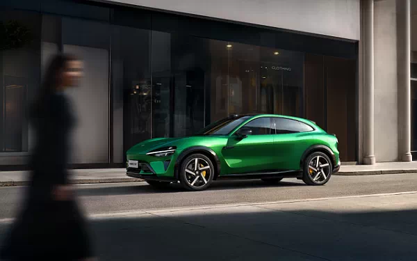 ���� ���������� Xiaomi YU7 - 2025